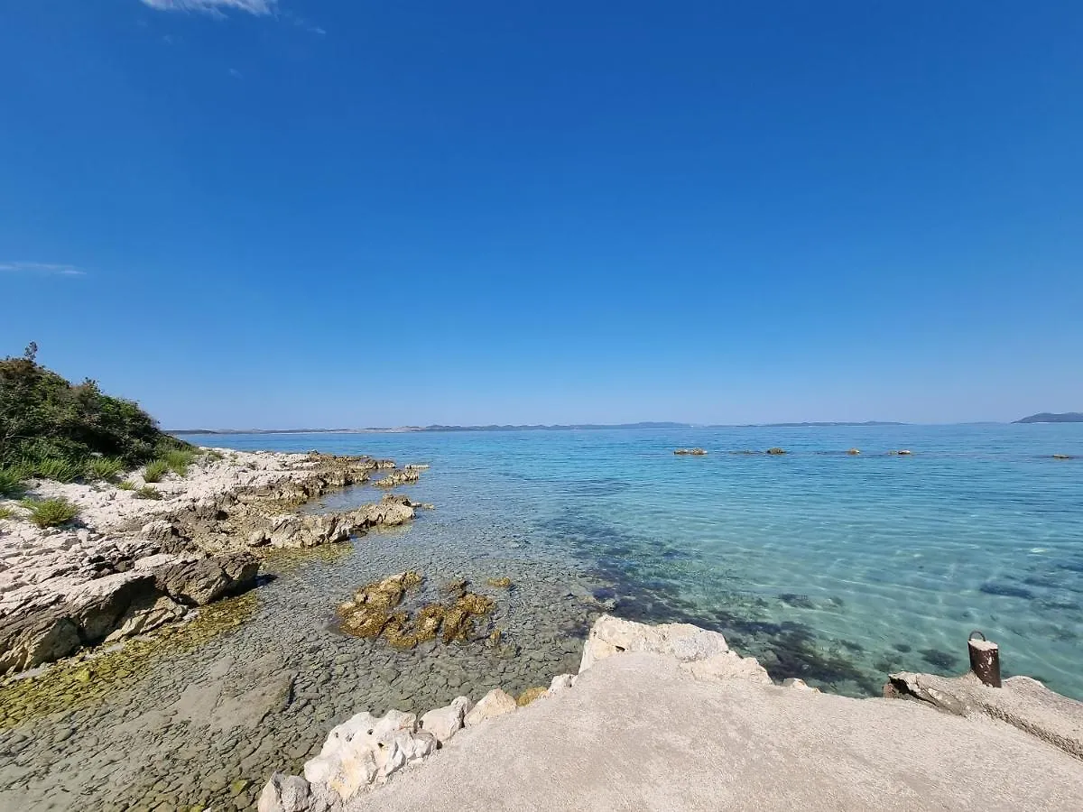 Konukevi Robinson House Ruza Otel Neviđane Hırvatistan